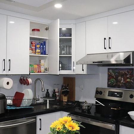 Garden 2 Bedroom Apt - Free Parking Wifi Laundry Workstation Brampton Dış mekan fotoğraf