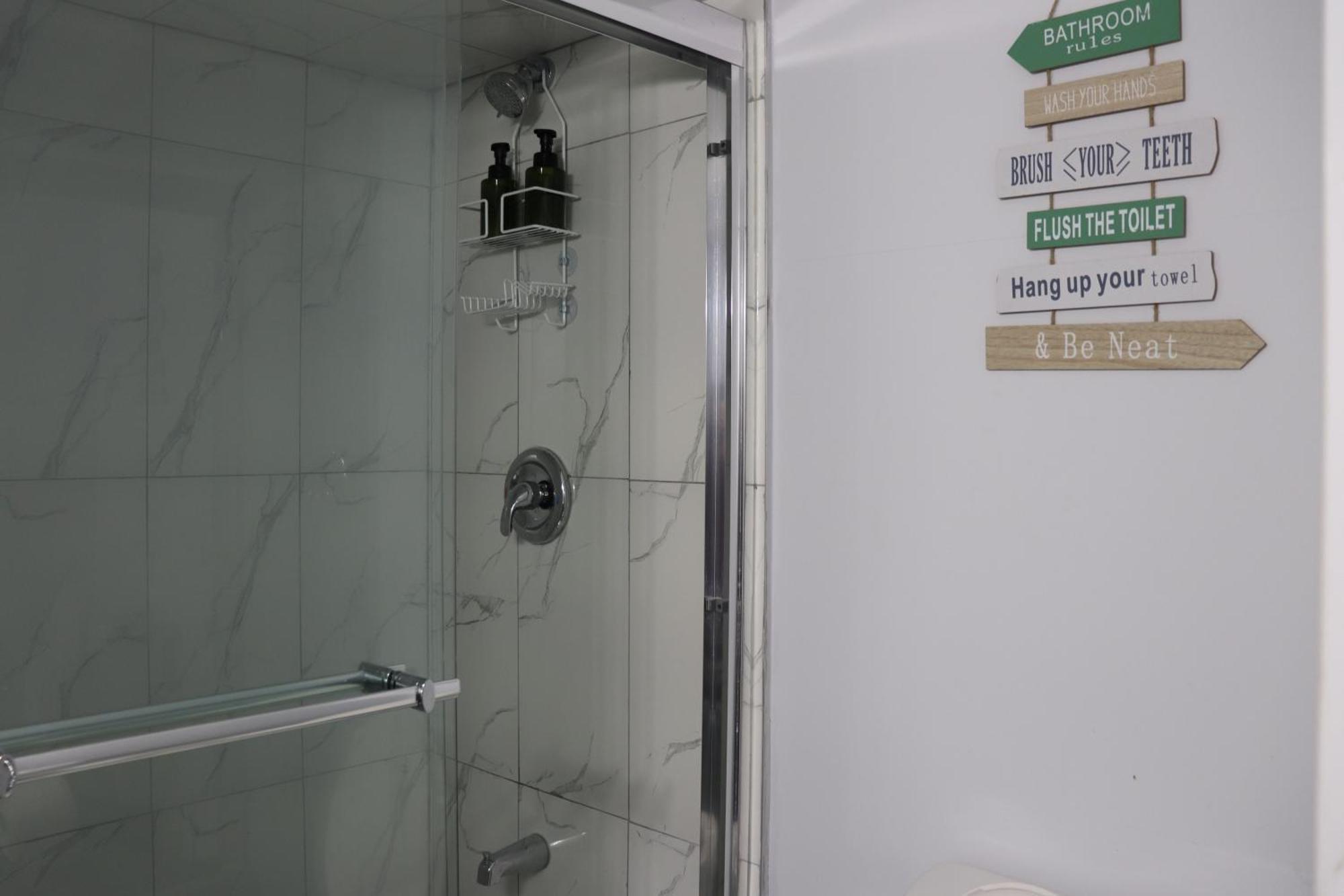 Garden 2 Bedroom Apt - Free Parking Wifi Laundry Workstation Brampton Dış mekan fotoğraf